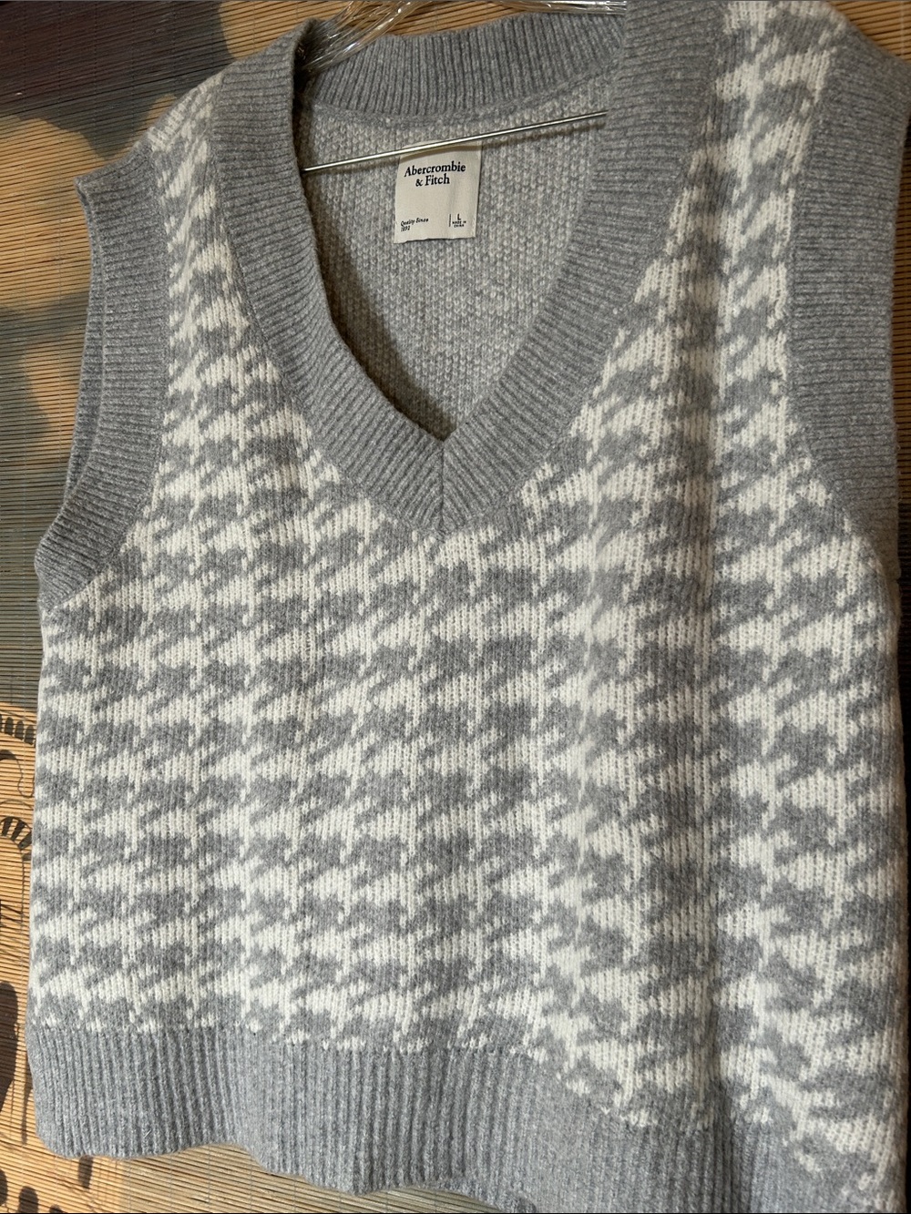 Abercrombie & Fitch Gray and Cream Houndstooth V-Neck Sweater Vest
